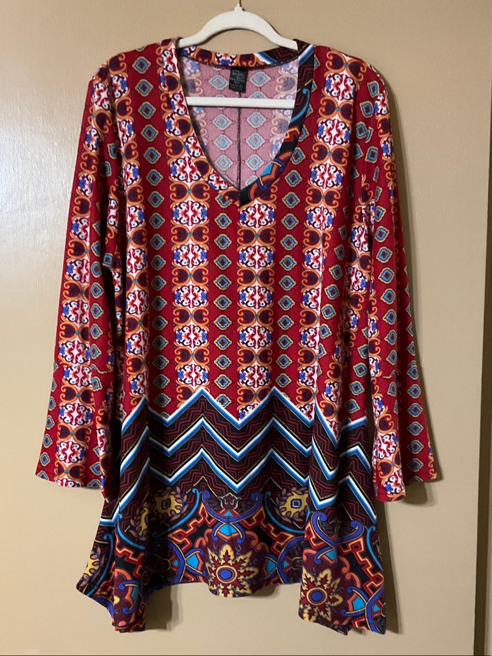 WinWin Red Multicolor V-Neck Tunic